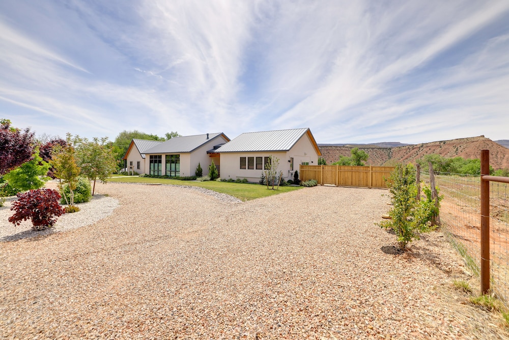 Hot Tub & Views: Modern Home 15 Mi to Zion NP view 4
