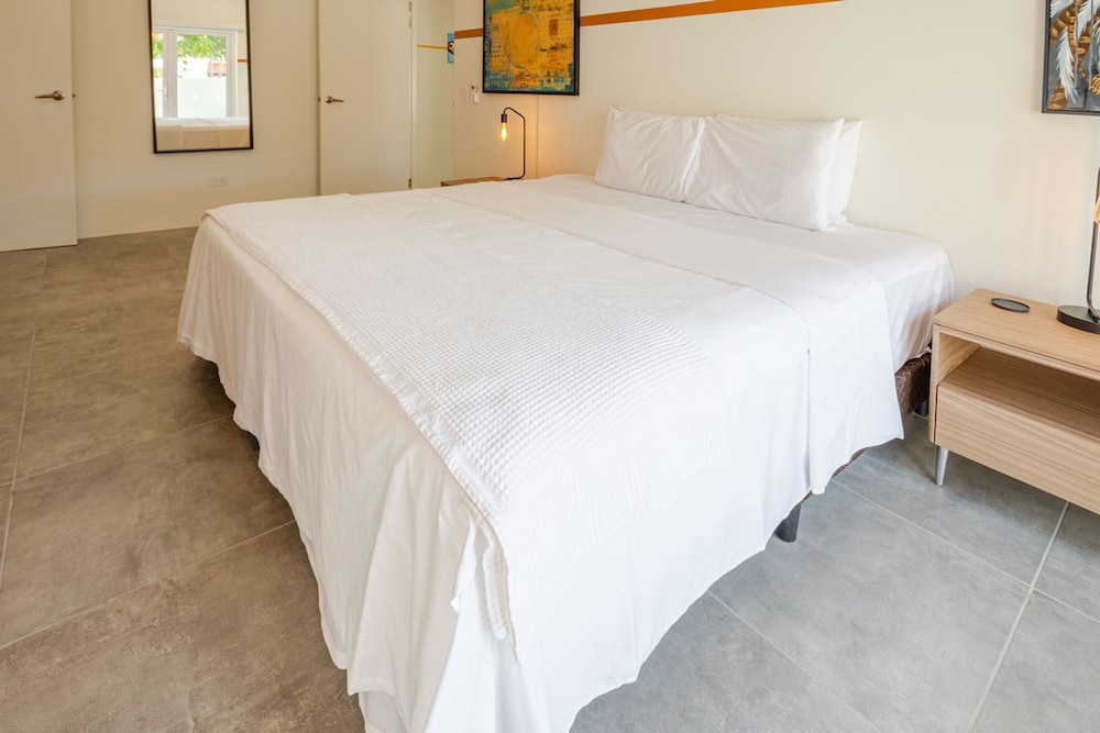 Modern Trestrapi Beach Villa 8 bed 8 Bath 2 Pools
