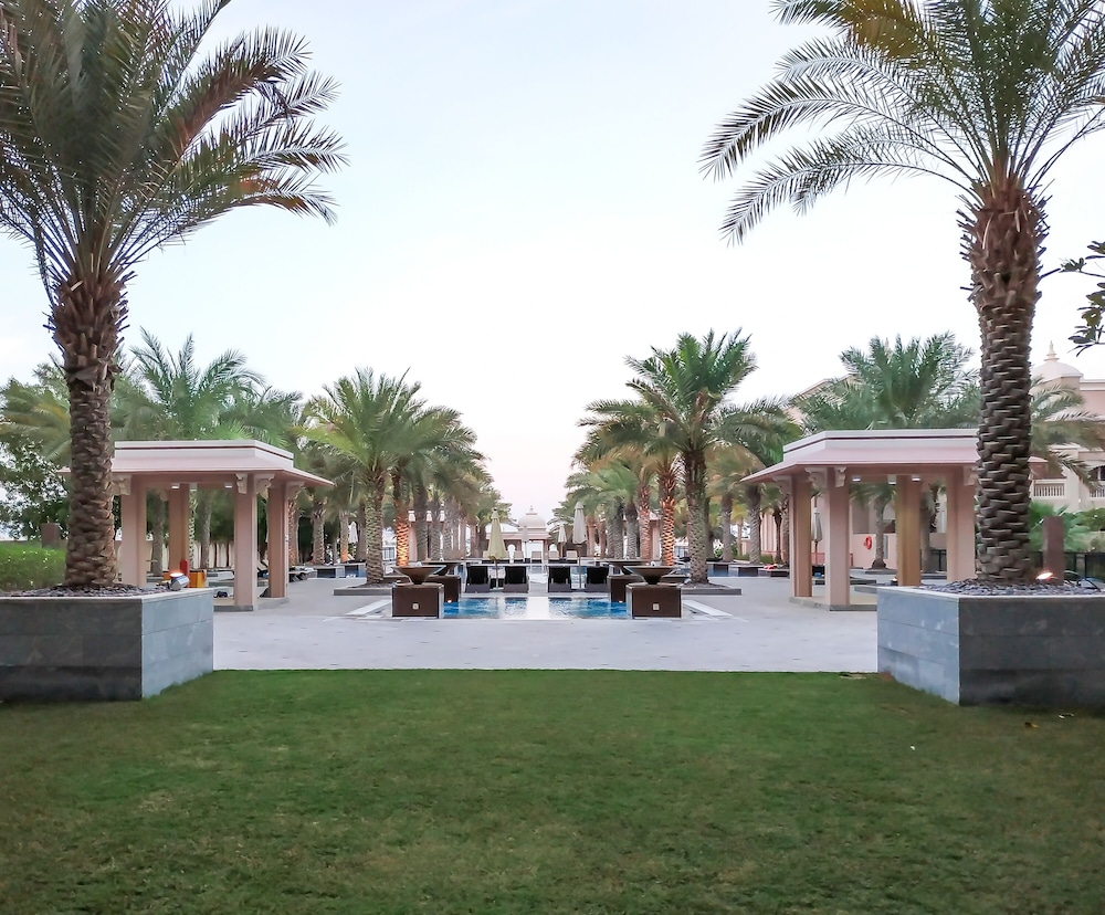 Maison Privee - Charming Apt with Arabesque Sea View on the Palm Jumeirah