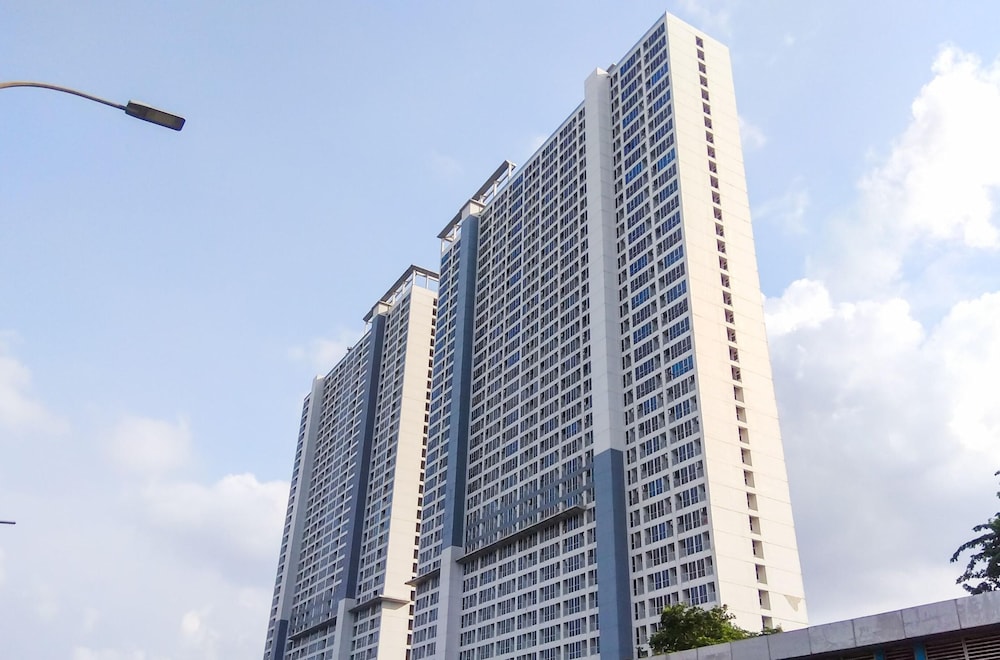 Functional 2Br At Tifolia Apartment