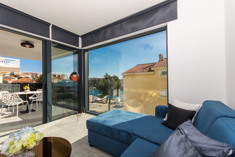 Luxury Apartments Royal M with Pool
