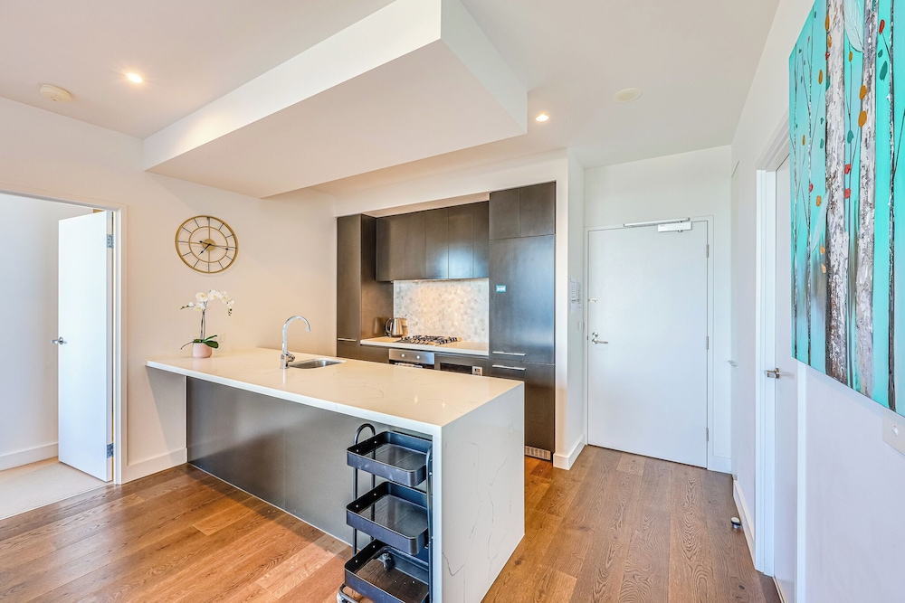 StayAU Stylish 2BR Central Box Hill