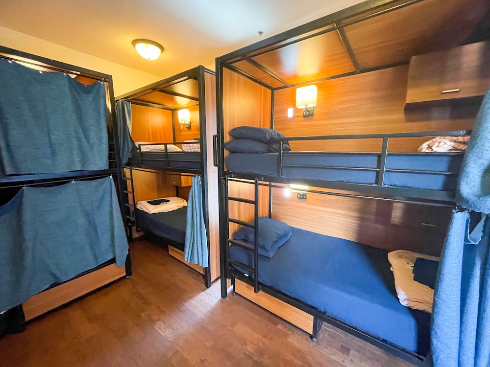 International Travelers House Hostel \- Downtown San Diego Little Italy.