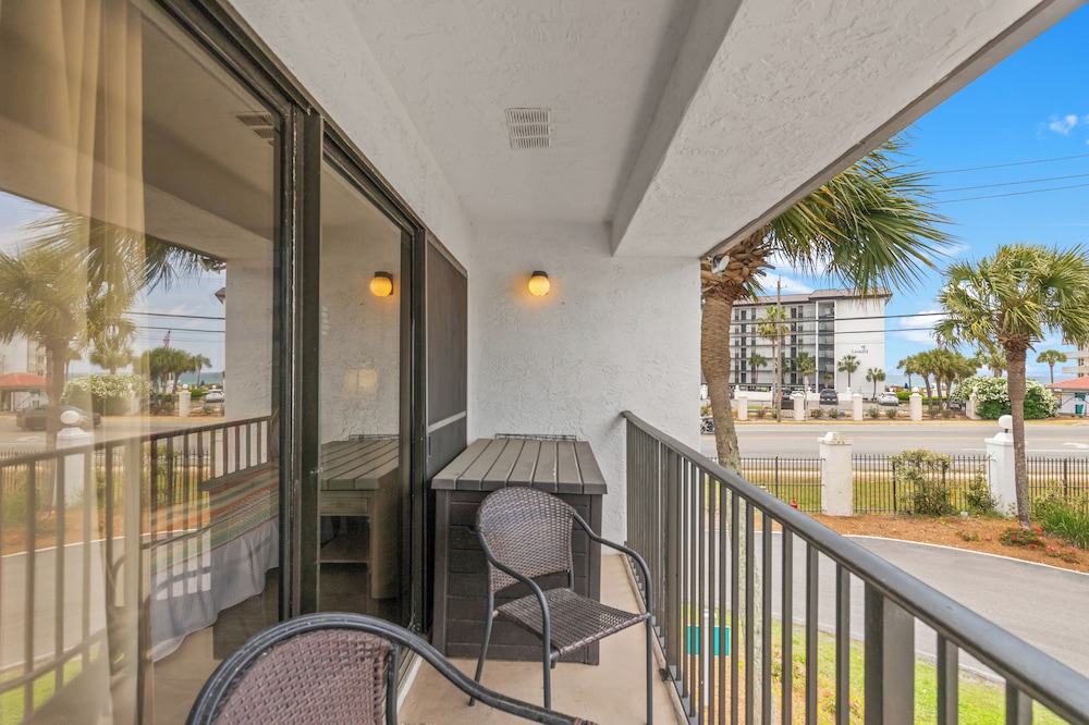 One More Round! 3BR 3BA Sleeps 10! 11 Pools! Golf Courses! Tennis Courts!