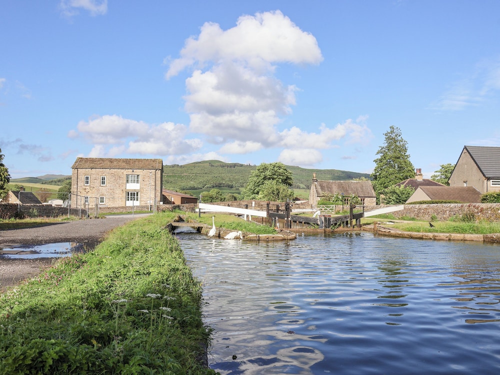 The Swans Nest Lock View