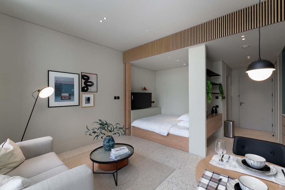 Upside Living - 1819 - BB