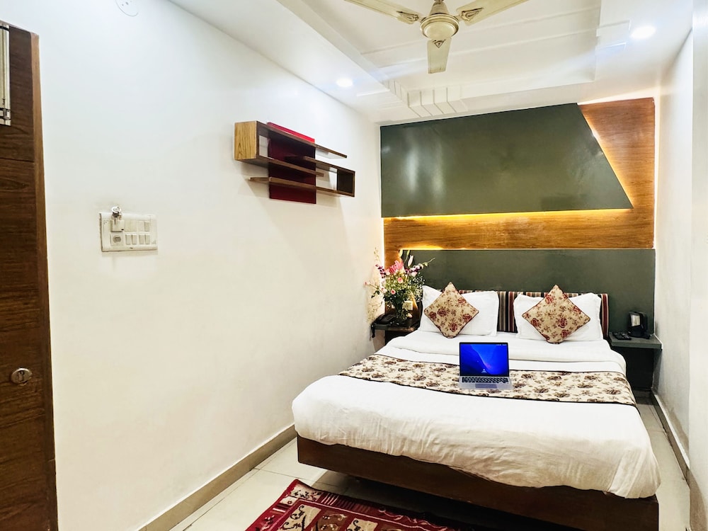 Staybook Hotel Jai Balaji New Delhi Railway Station