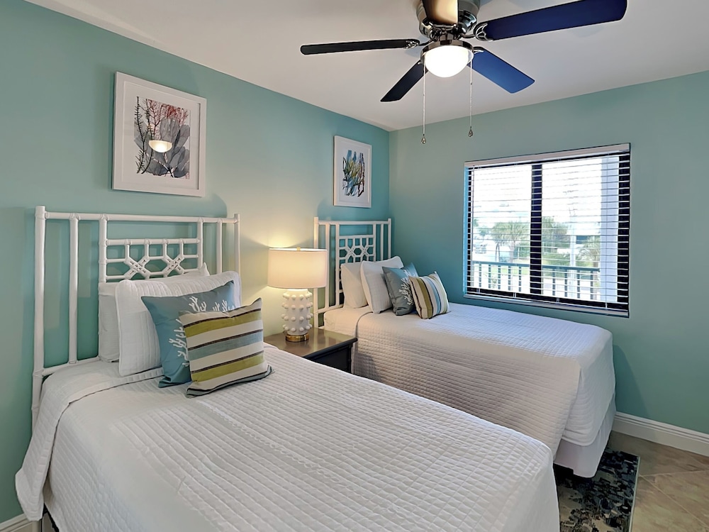 Seaside 2 by Distinctive Beach Rentals