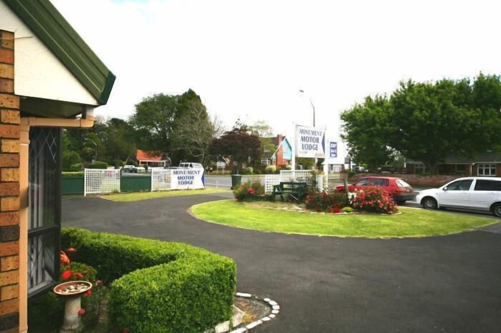 Papakura Monument Motor Lodge