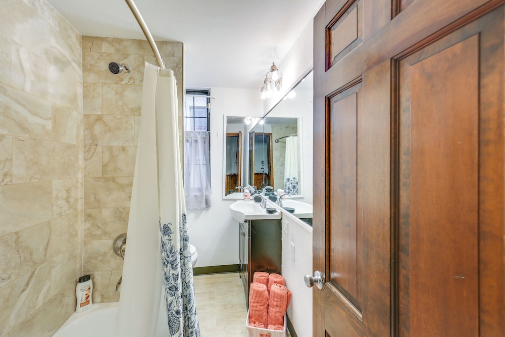 2 Mi to Dtwn Pittsburgh: Family-friendly Townhome!