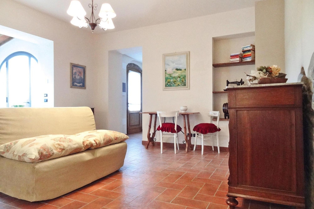 Villa in Vinci With Private Pool & Vineyard Views