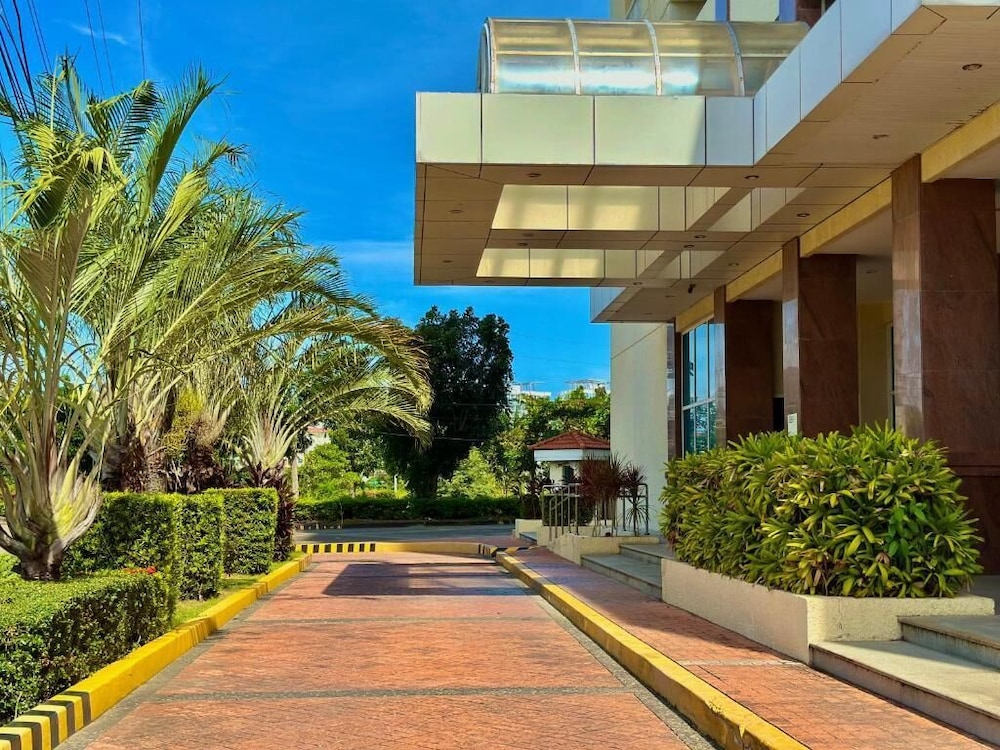 La Mirada Deluxe Suites with Oceanview