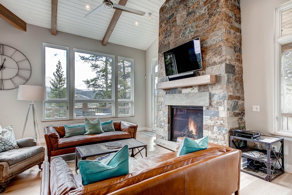 Sunrise Ski Haus 4 Bedroom Home by RedAwning