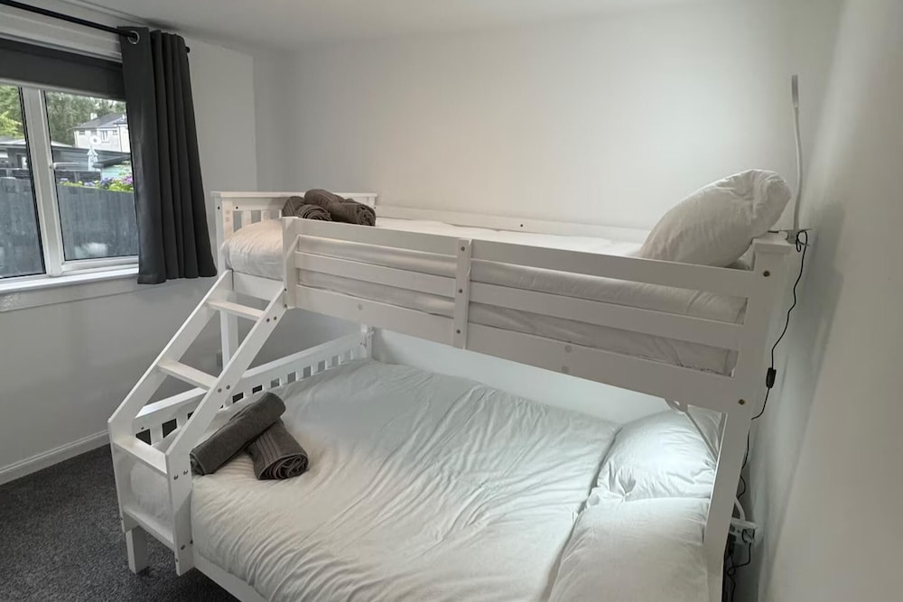 Family - Garden - Parking - Wifi - Sleeps 5