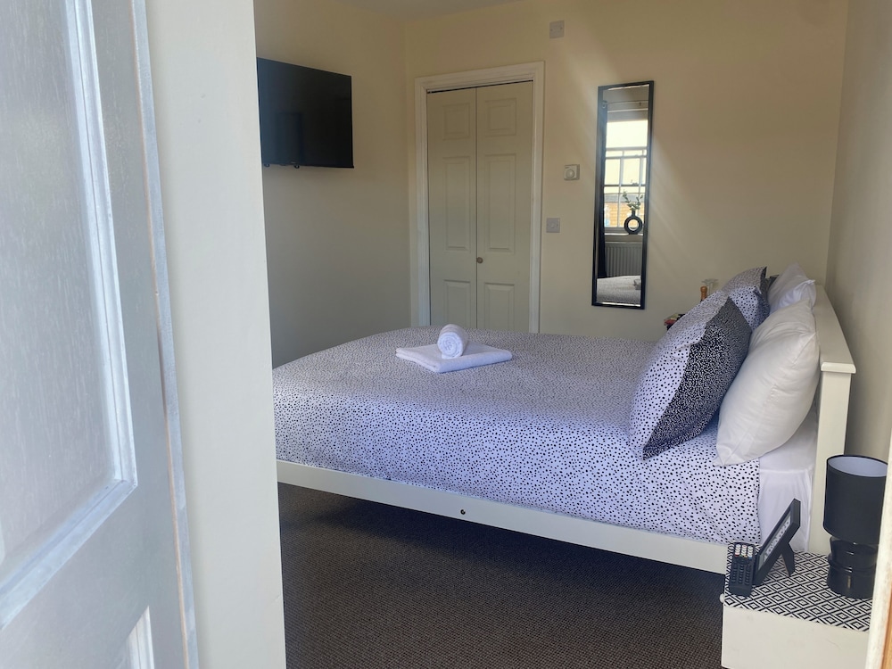 Prince Of Wales Rooms view 3