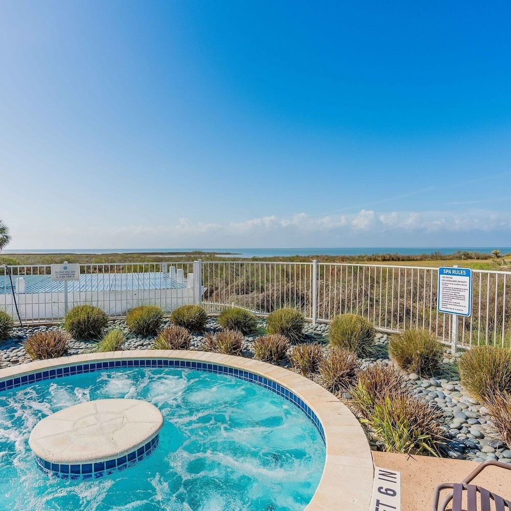 Resort Living on the Bay 2 bed 2 Bath Gorgeous Views Heated Infinity Pool Beach Access