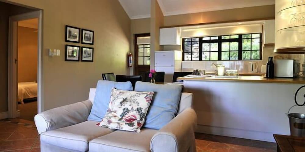 MontMartre Chalets and Guest House