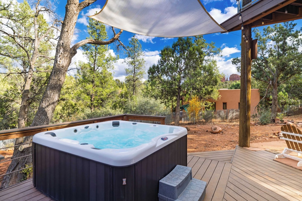 Cathedral View by Avantstay Pool Table + Hot Tub