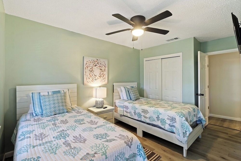 Hilton Head 3BR Retreat Pool, Dining & Shops