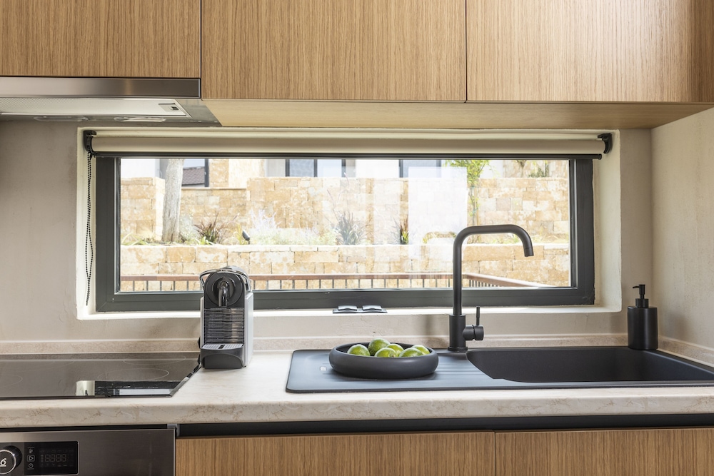 Pnoes Luxury Suites photo 3