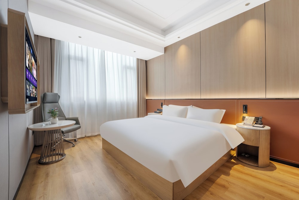 Wanzai Yijia La Maison Hotel