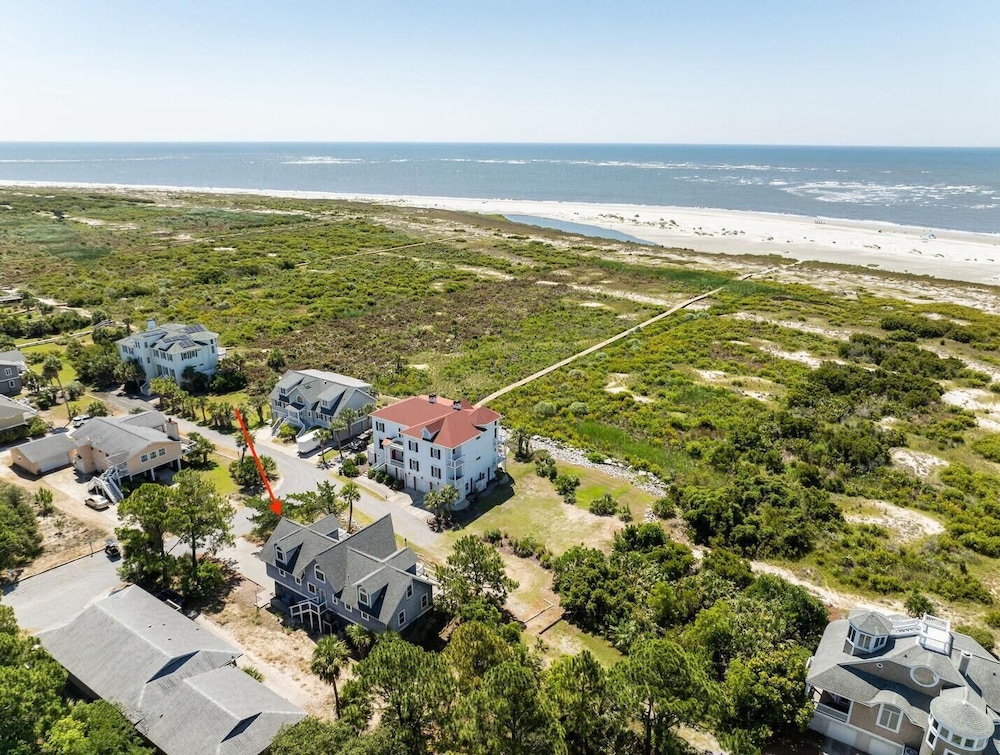 Spectacular Open Floor Plan With Elegance 5-bed, 4-bath Haven on Fripp Island