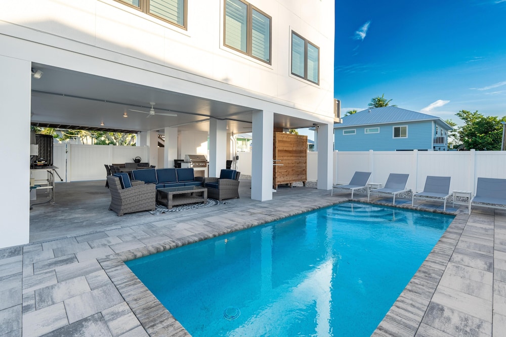 Mod Cottage