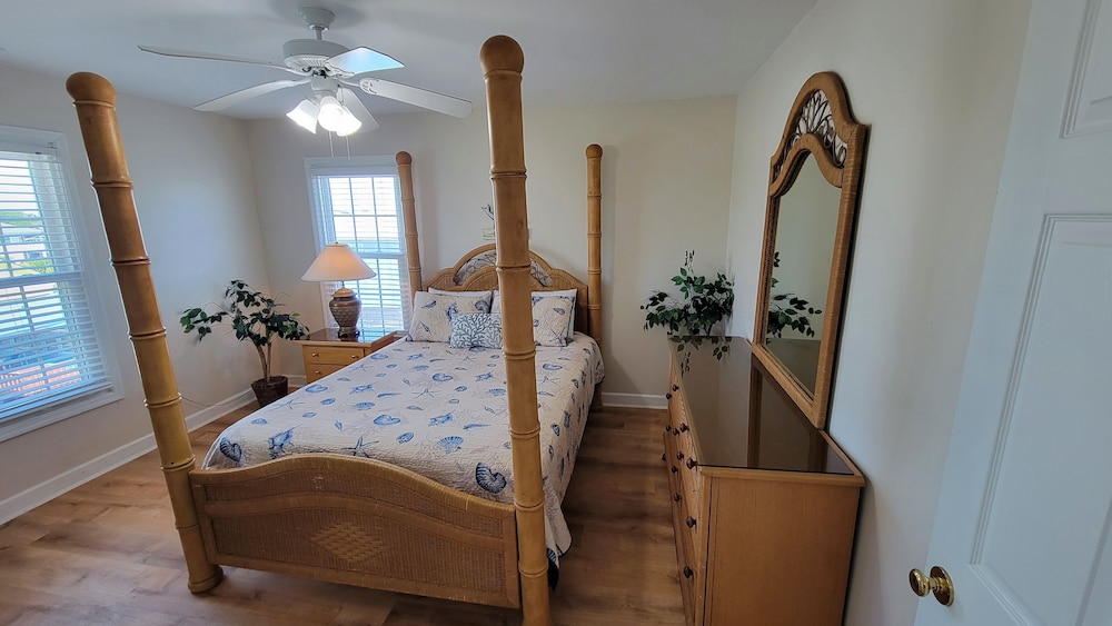 Pelican Point by Tybee Vacation Rentals
