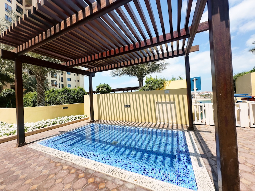 Modern 3BR Maid at the Palm w Pool and Gym