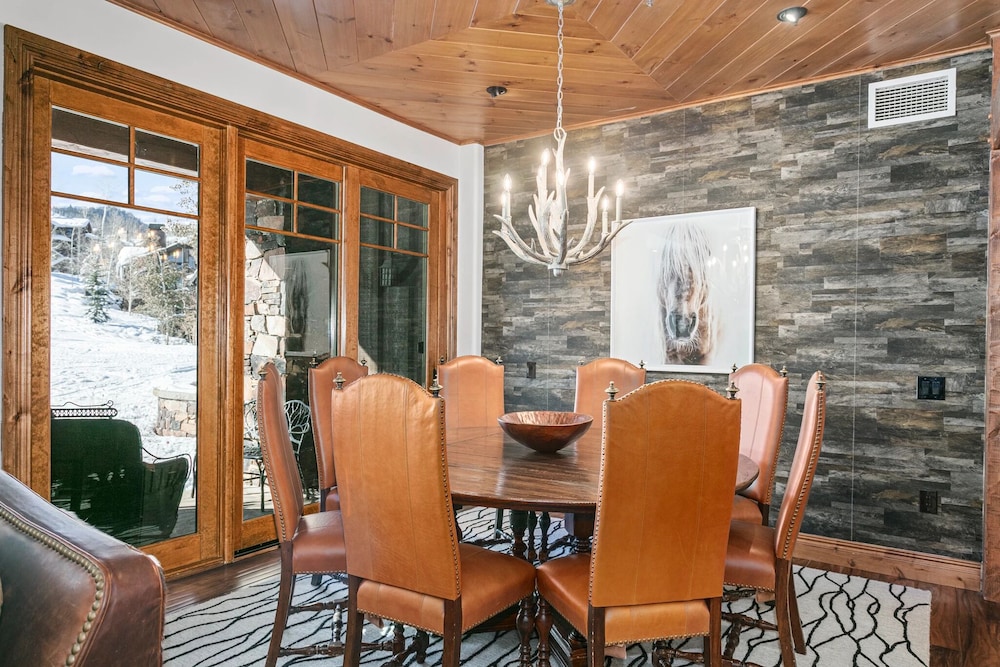 Grand Lodge - 3 Bedroom Deluxe #304 - Ski-in/out 3 Condo