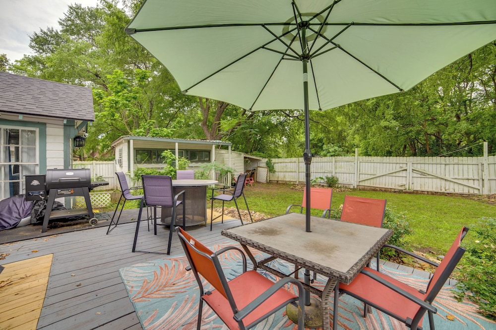 7 Mi to Lake Fork: Cottage w/ Deck in Quitman
