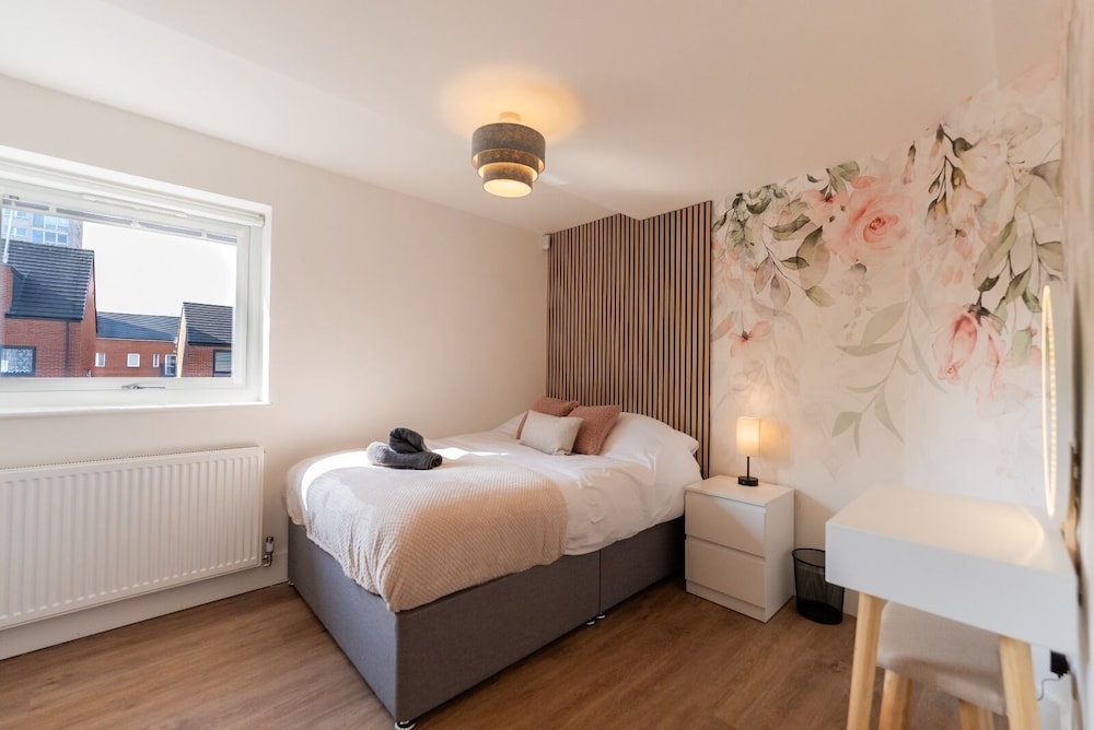 Luxury 8 Bed Home Manchester