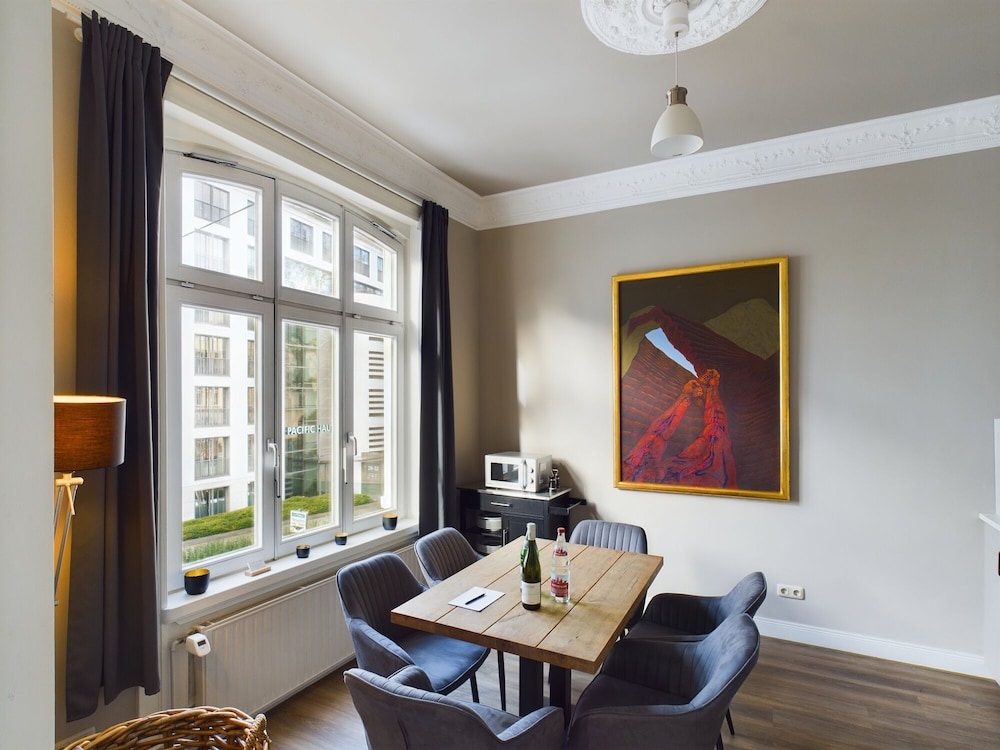 Art Apartments