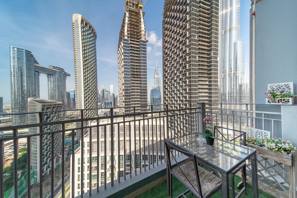 Lux BnB Stand Point -Burj Views