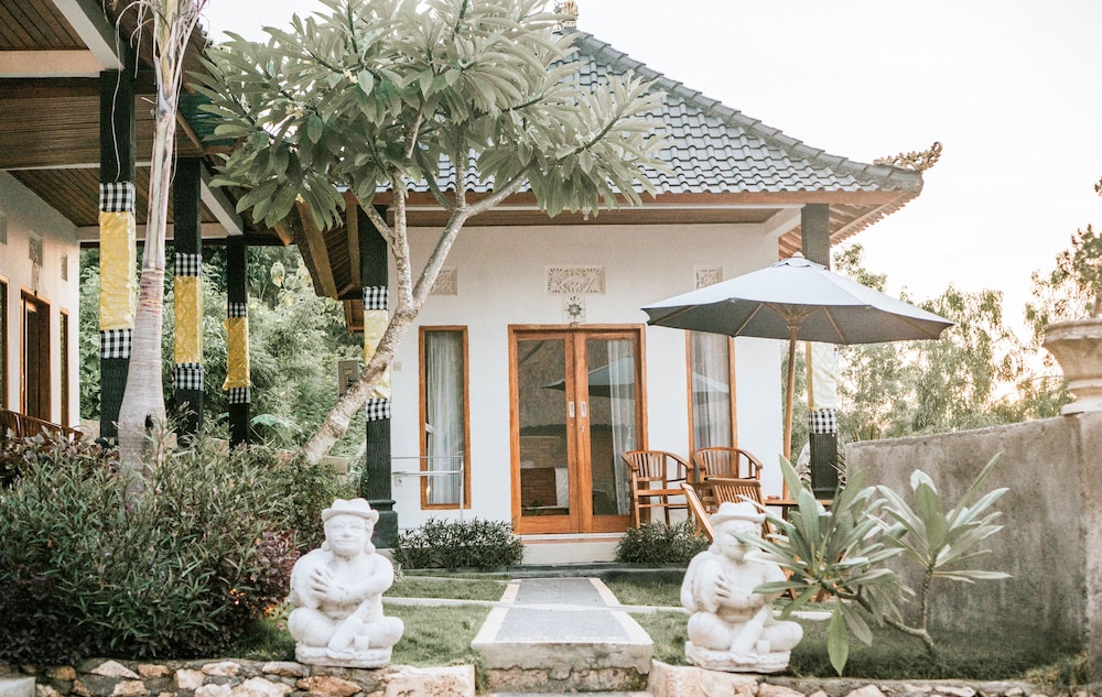 Prasi Sunset Bungalows view 3