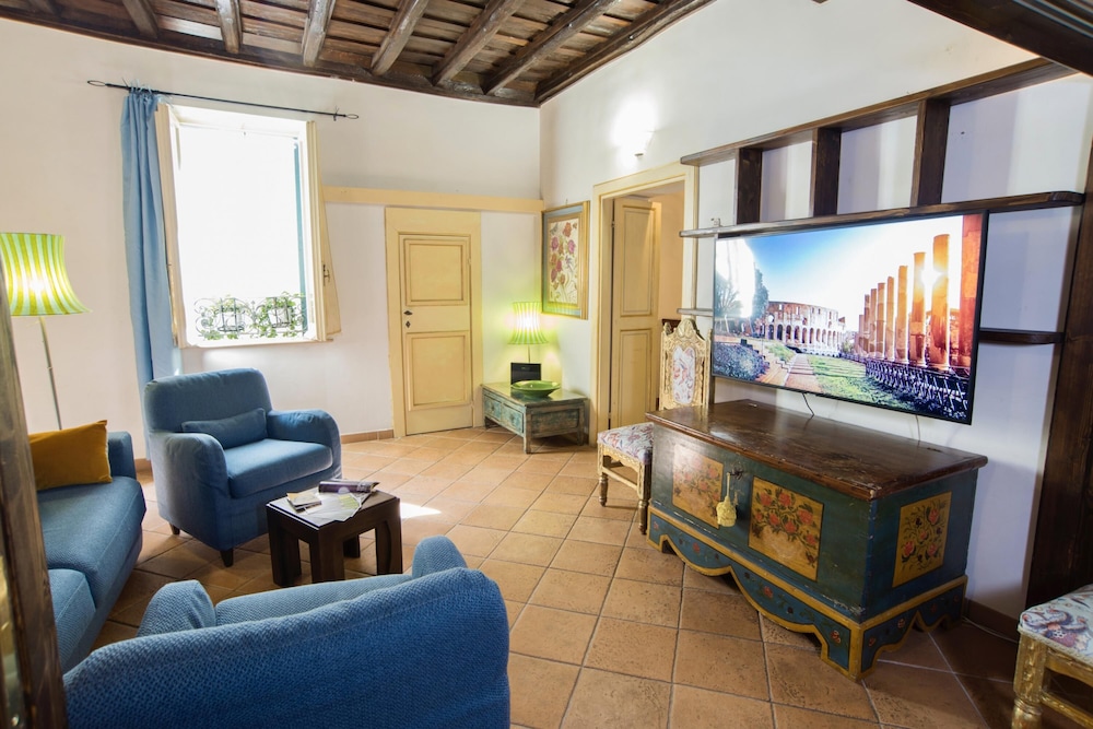 Estate4home - Trevi Fountain Apartment