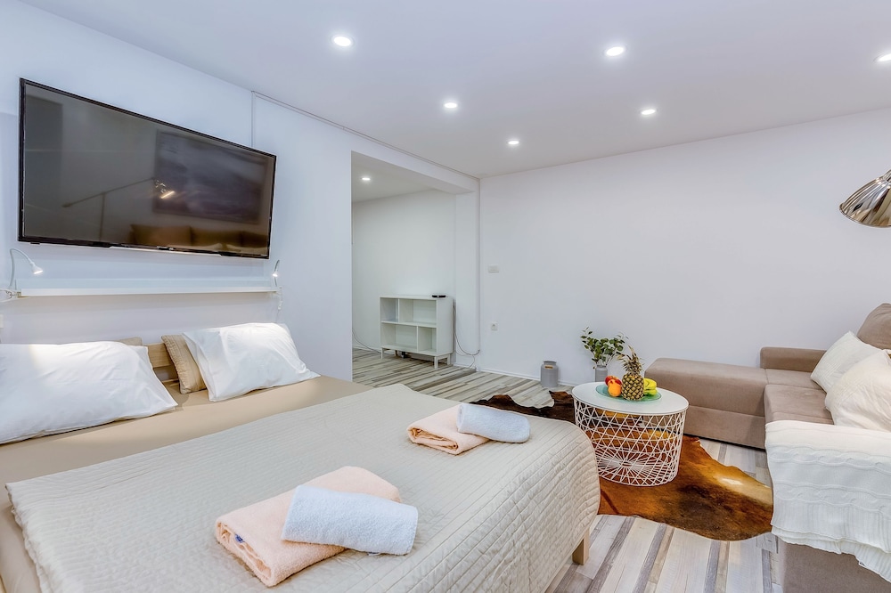 Apartments Small Sweet & Cosy view 3