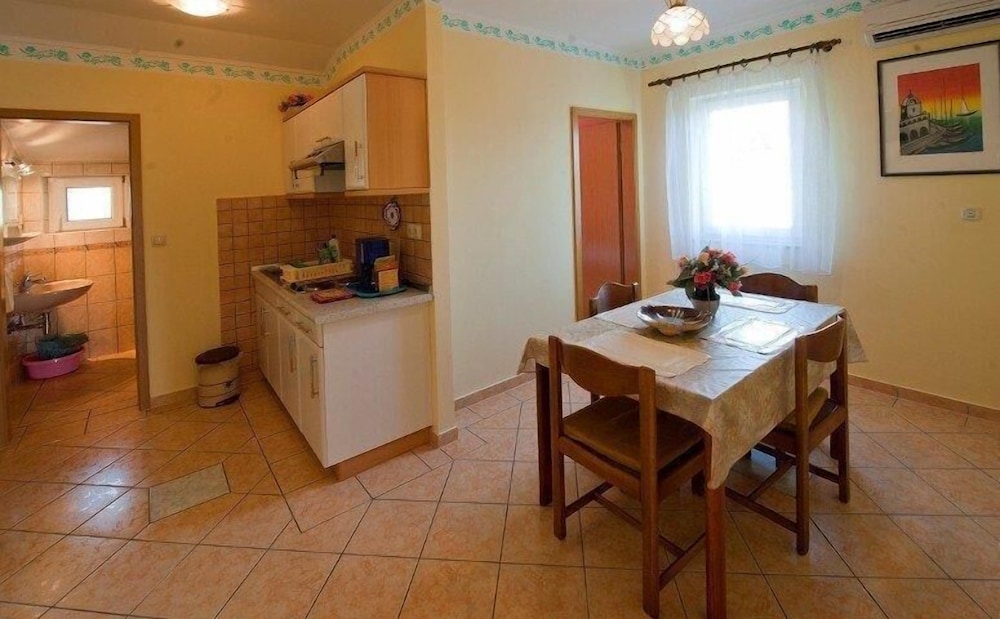 Apartments Pribil en Rab — kitchen
