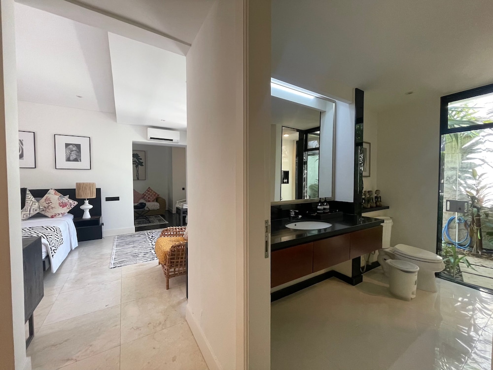 Martini Suites & Villa