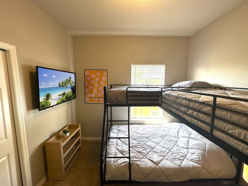 Very Near Disney 3 Bd Condo Walmart 1 min Away