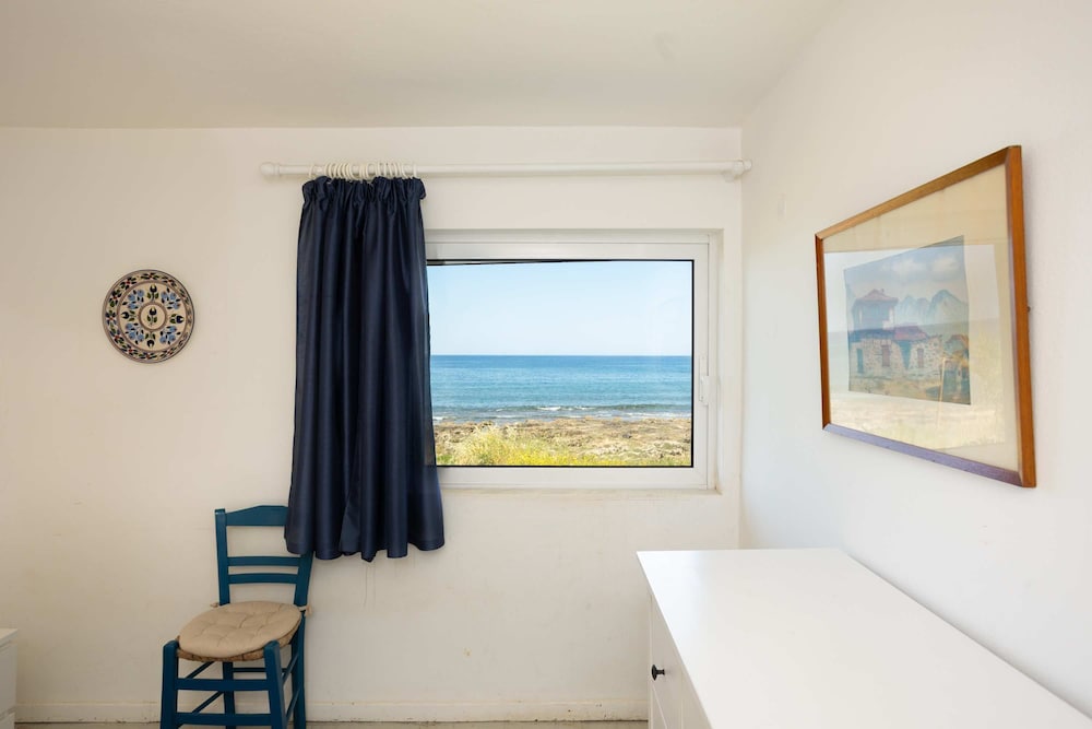 Agrilos Seafront Serenity - Waterfront Oasis