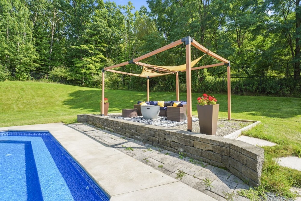 Hidden Retreat 4-homes 134 Acres
