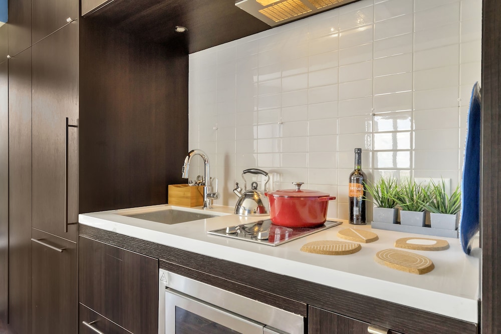 QuickStay - Elegance in Yorkville (Yonge & Bloor) - Image 5