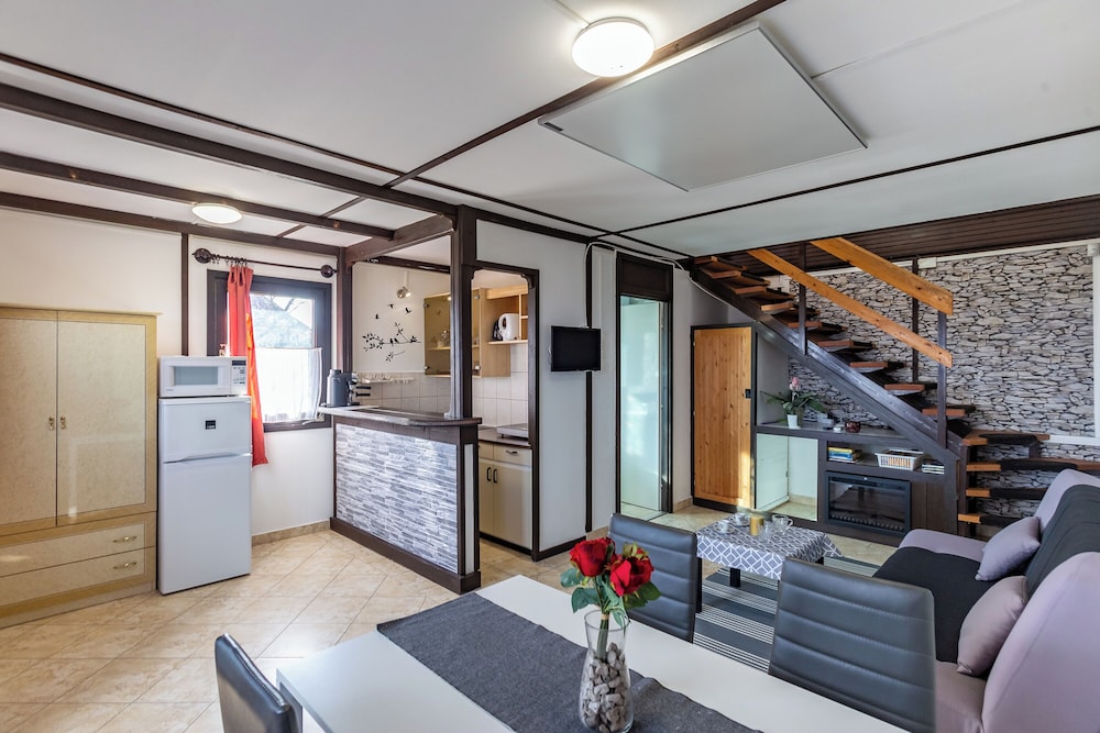 Karesz Holiday Home