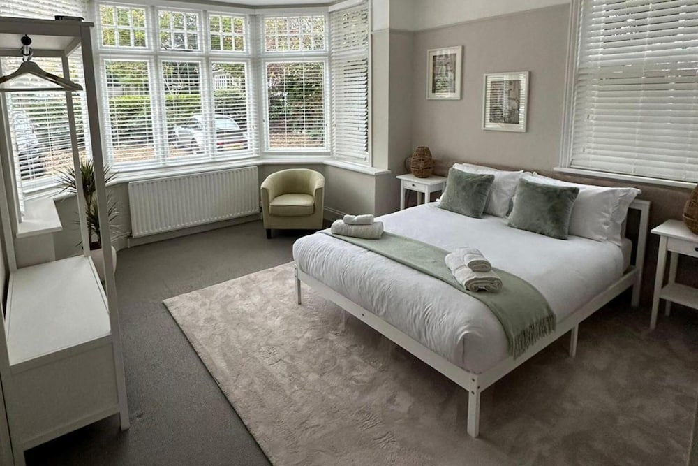 Luxury Family Home Central Bournemouth Sleeps 6 view 5