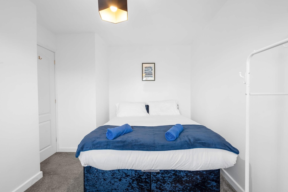 Homely 3 bed House Near Birmingham City Centre