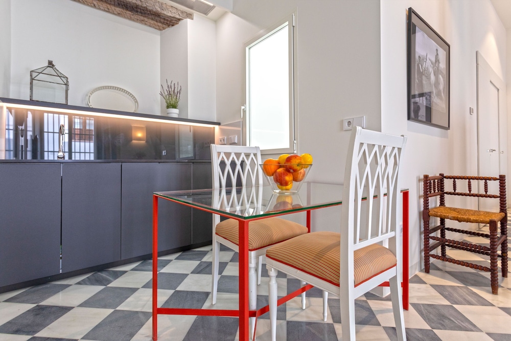 Cozy Apartment Near City Center San Laureano I