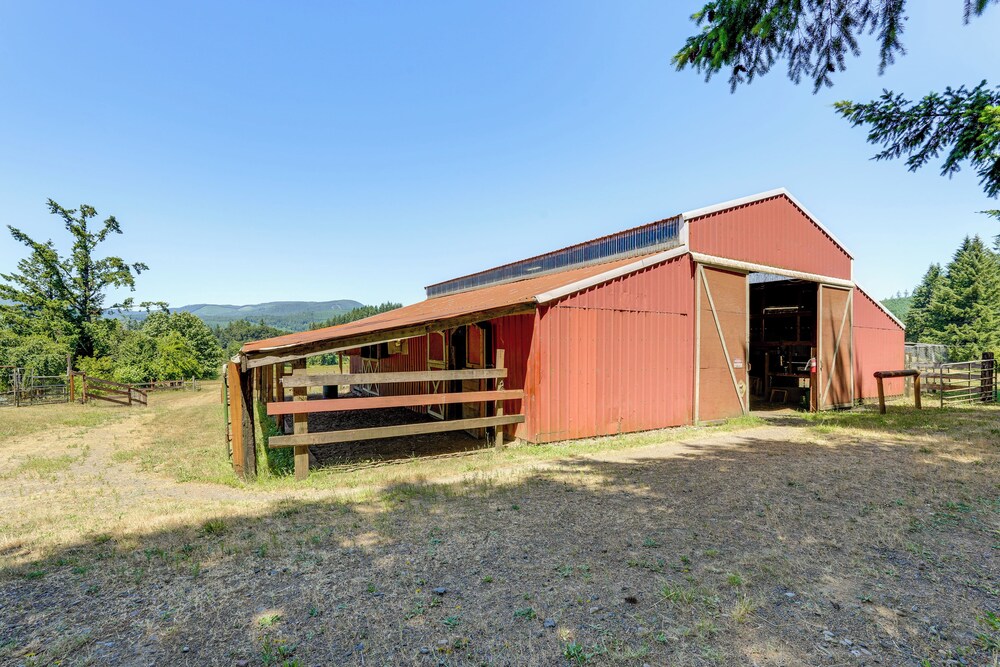 Oregon Farmhouse Hideaway on 53 Acres