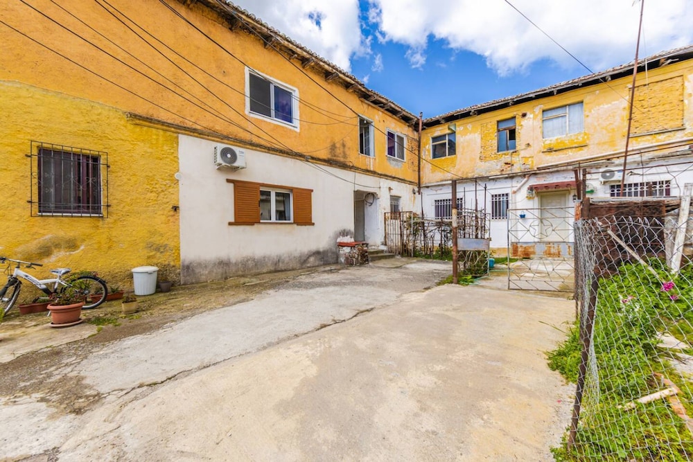 Elegant Apartment Comfort in Shkod r s Heart