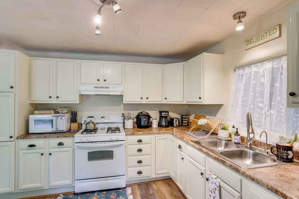 Hike On-site: Mountain-view Hideaway in Durango